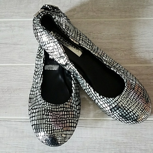 BCBGMaxAzria Shoes - BCBGMaxazria Molly Metallic Ballet Flats Size 6M